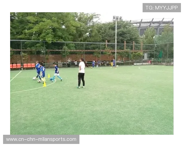 AC米兰青年队训练:体能与传球意识同步提升成为目标